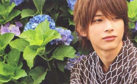 吉沢亮のアジサイ写真