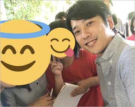 倉敷市真備町の小学校（避難所）を訪問した二宮和也