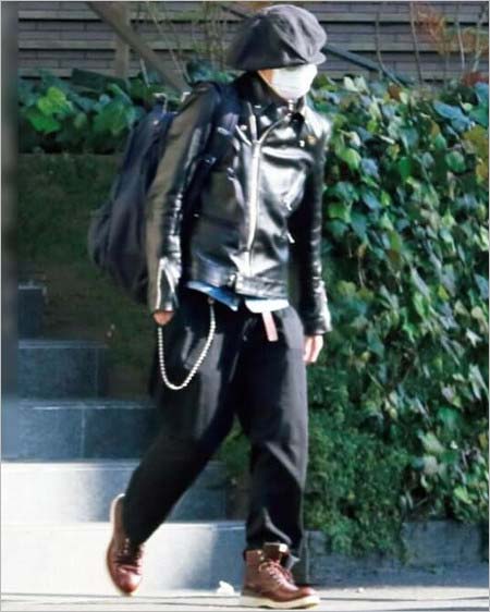 フラッシュが撮影した高橋一生の私服姿