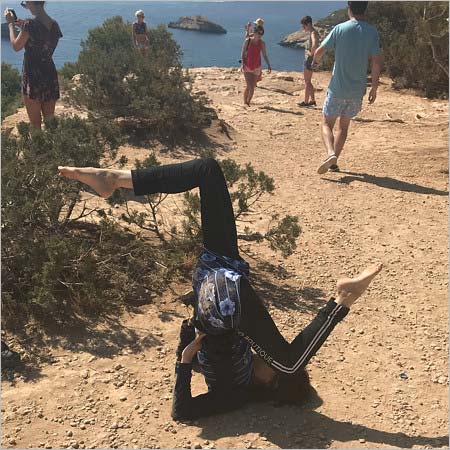 小林麻耶がスペイン・イビサ島で撮影の不思議体験写真1枚目