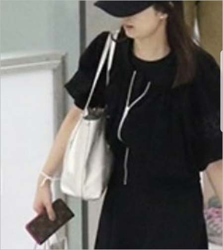 伊藤綾子アナのヴィトンのスマホケース