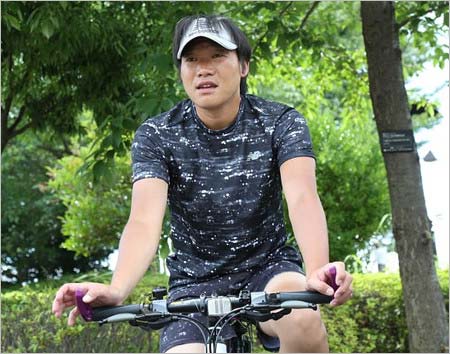 24時間テレビでトライアスロンに挑戦するみやぞんの自転車トレーニング風景