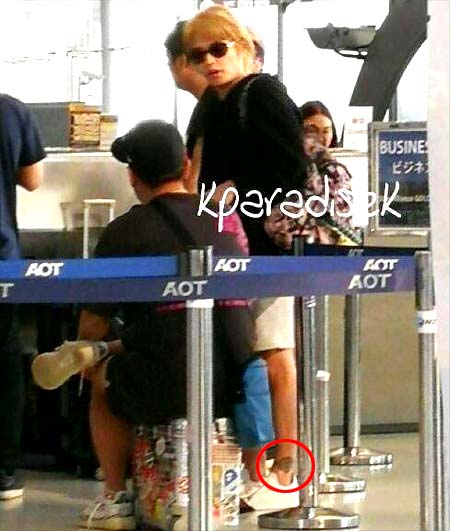 手越祐也の足首タトゥー疑惑、空港で撮影の写真