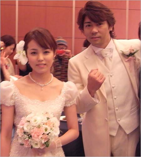 岸祐二と菊地美香の結婚式画像