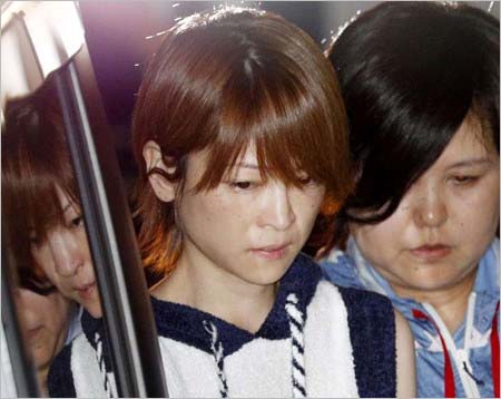 原宿署に移送される吉澤ひとみ