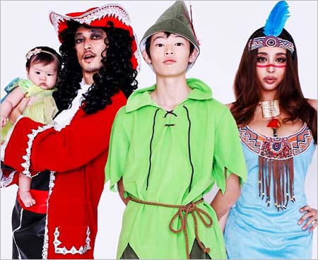 窪塚洋介と家族のハロウィン仮装画像