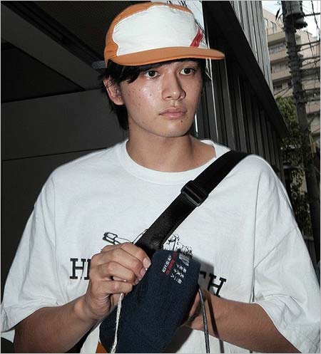 Licaxxxと半同棲愛疑惑の北村匠海が週刊文春の取材を受けた時の画像