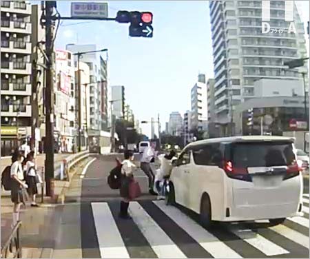 吉澤ひとみの飲酒ひき逃げ事故ドラレコ映像のスクショ