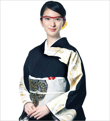 ハズキルーペCM出演の武井咲