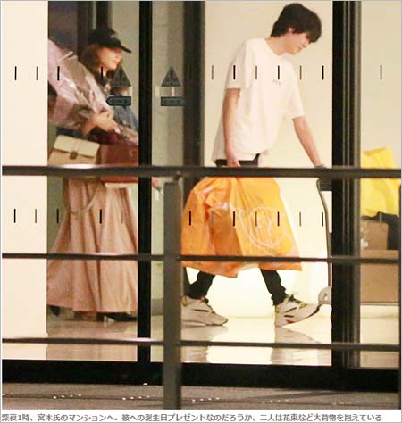 小嶋陽菜が宮本拓社長の自宅マンションに出入り、フライデーツーショット画像
