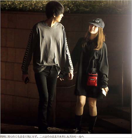 小嶋陽菜と彼氏・宮本拓社長のフライデーツーショット画像