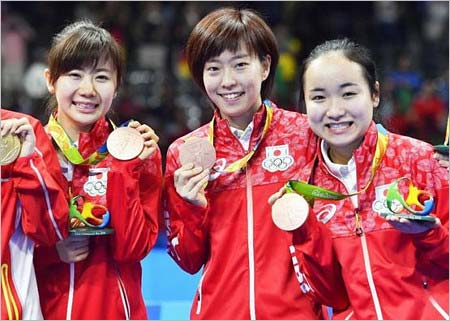 リオデジャネイロ五輪・卓球女子団体で銅メダル獲得の福原愛・石川佳純・伊藤美誠