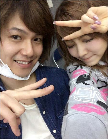 田中れいなが平野良とツーショットのブログ画像