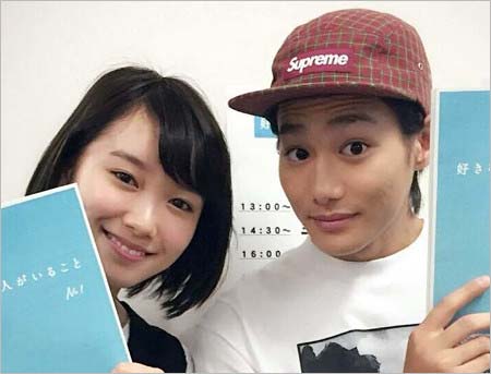 野村周平と飯豊まりえ