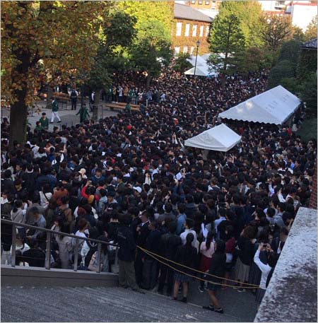 橋本環奈が出演イベント・立教大学の学園祭イベント混雑の様子