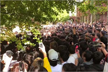 橋本環奈が出演イベント・立教大学の学園祭イベント混雑の様子2枚目