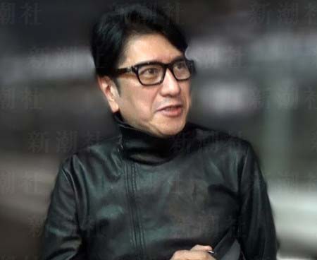 週刊新潮の取材受ける川崎麻世