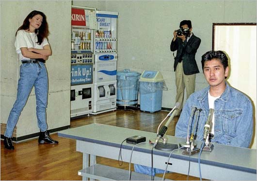 川崎麻世が斉藤由貴の不倫会見