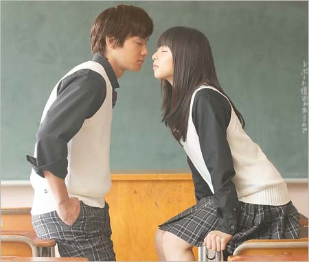 『僕の初恋をキミに捧ぐ』で共演の野村周平・桜井日奈子