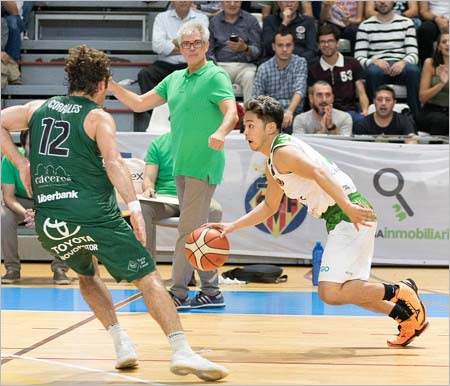 スペイン2部の試合に出場した木下勲選手