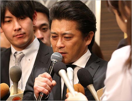 謝罪会見した山口達也