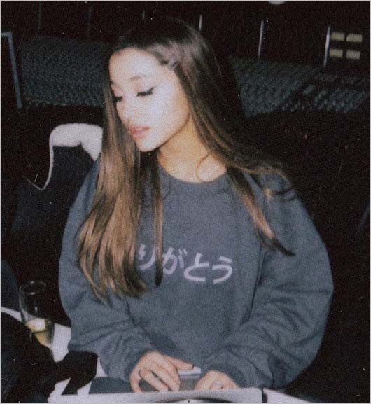 アリアナ・グランデのありがとうスウェット