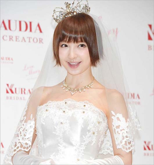 篠田麻里子がスピード結婚 相手は3歳年下の実業家 交際0日婚 付き合い4ヶ月で入籍に心配の声も 今日の最新芸能ゴシップニュースサイト 芸トピ