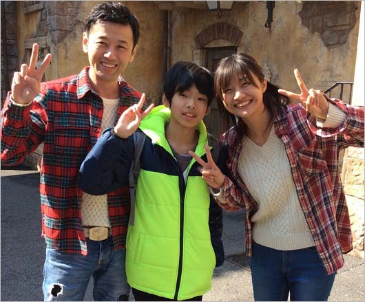 大浦龍宇一と長男・主之和&妻・ゆりえ