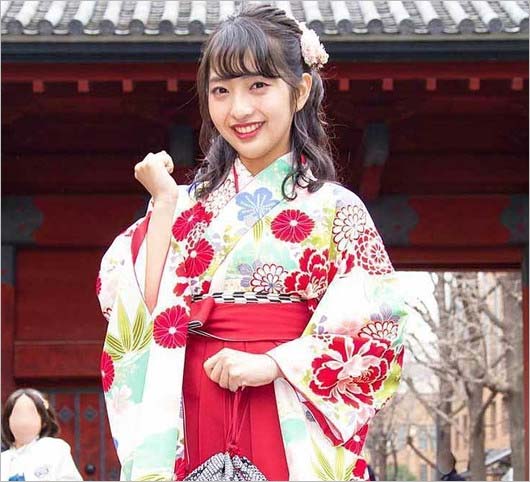 東大医学部出身の藤本万梨乃アナウンサー卒業式の画像