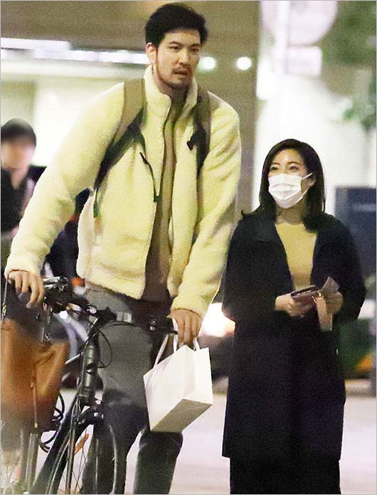 上原光紀アナと岩下達郎選手