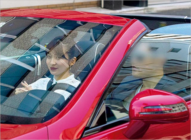 山本里菜アナと彼氏のオープンカーデート画像
