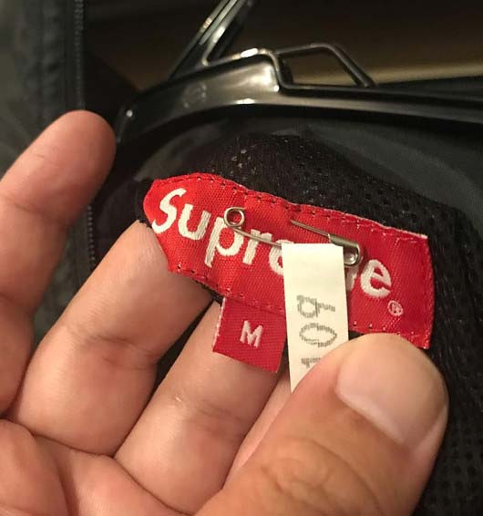 とろサーモン久保田かずのぶSupreme洋服