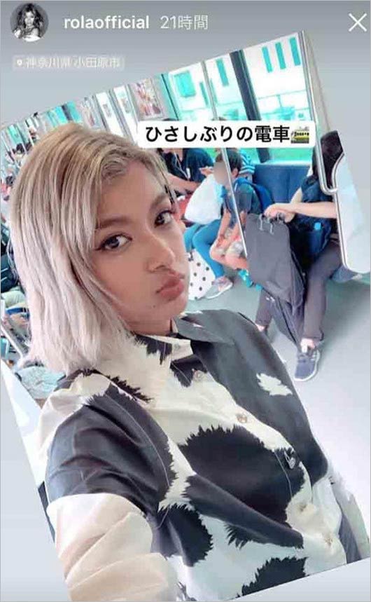 ローラのインスタグラム・ストーリーズ、電車内で撮影の画像