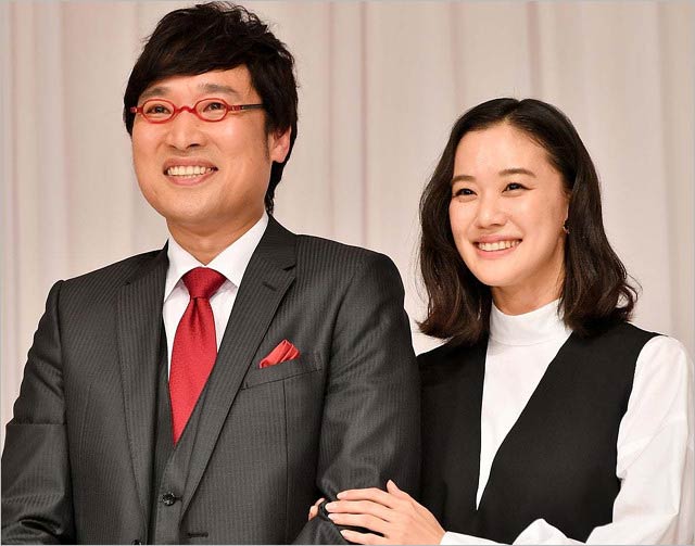 山里亮太と蒼井優結婚会見画像