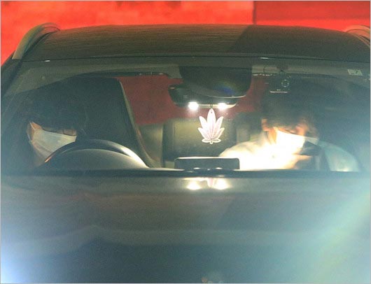 二階堂亜樹・勝又健志のフライデー車内ツーショット画像