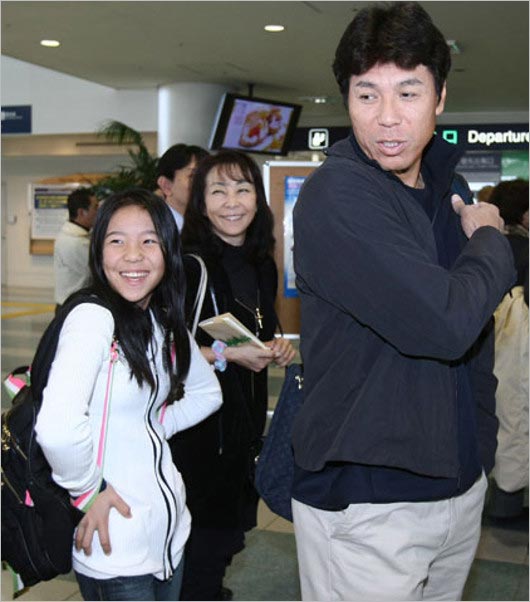 秋山幸二と妻・千晶&長女・秋山真凜