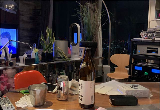 山下穂尊の自宅部屋画像