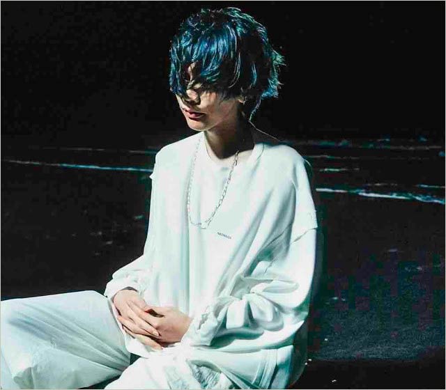 青髪の米津玄師・最新アーティスト画像
