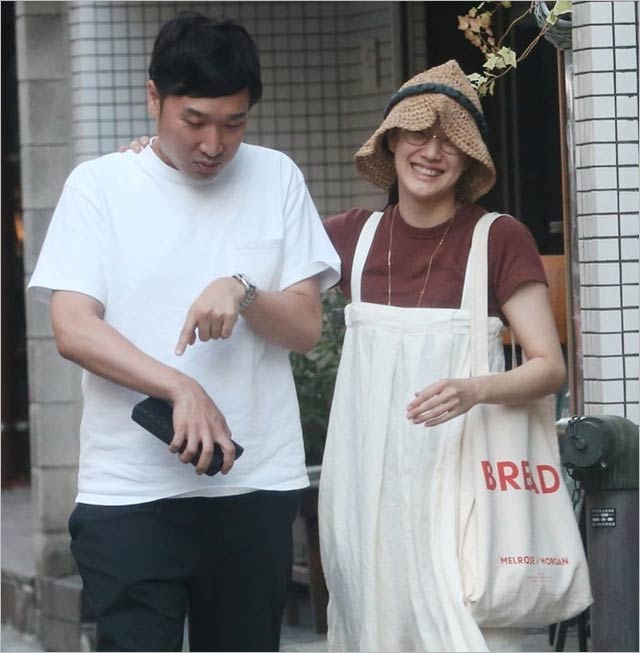山里亮太 蒼井優が同居生活開始 新居のマンションは築50年超えのこだわり物件 結婚後のツーショット画像を女性自身公開 今日の最新芸能ゴシップニュースサイト 芸トピ 山里亮太 蒼井優が同居生活開始 新居のマンションは築50年超えのこだわり物件 結婚後のツーショット画像を女性自身公開 今日の最新芸能ゴシップニュースサイト 芸トピ