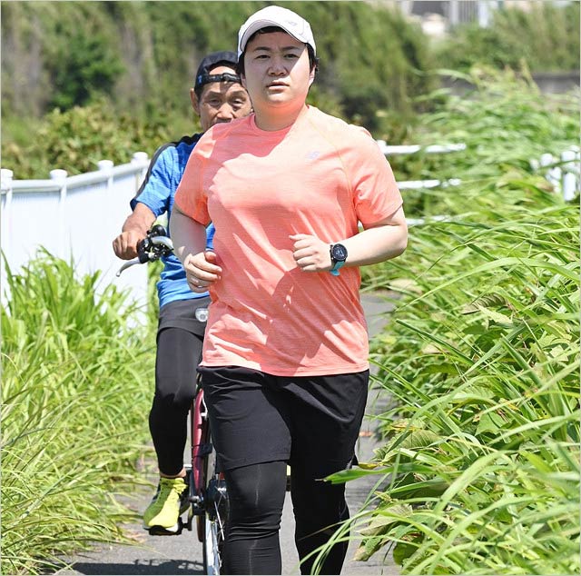 24時間テレビのマラソン練習中のハリセンボン近藤春菜