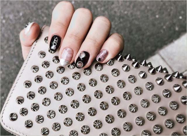 佐藤麗奈のルブタンの財布