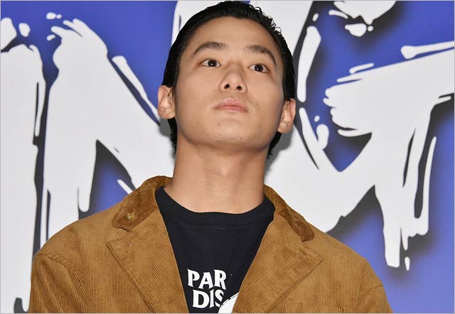 『WALKING MAN』完成披露舞台あいさつに登場の野村周平