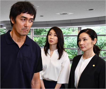 『まだ結婚できない男』出演の阿部寛・吉田羊・稲森いずみ