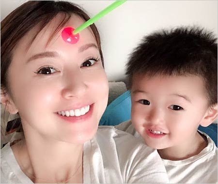 鈴木亜美と子供の画像