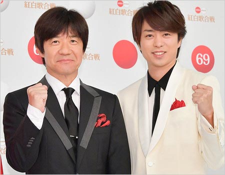 2018年紅白の司会を務めたウッチャンと嵐・櫻井翔