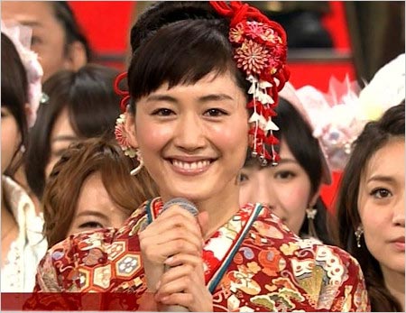 2015年紅白で紅組司会をした綾瀬はるか
