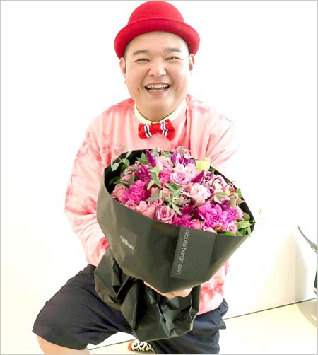 内山信二が彼女と婚約