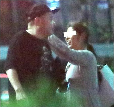 内山信二と婚約者のツーショット画像