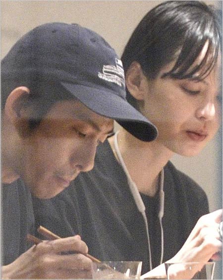 三宅健と比留川游の週刊文春ツーショットデート画像