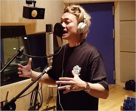 アルバムレコーディング作業をする香取慎吾